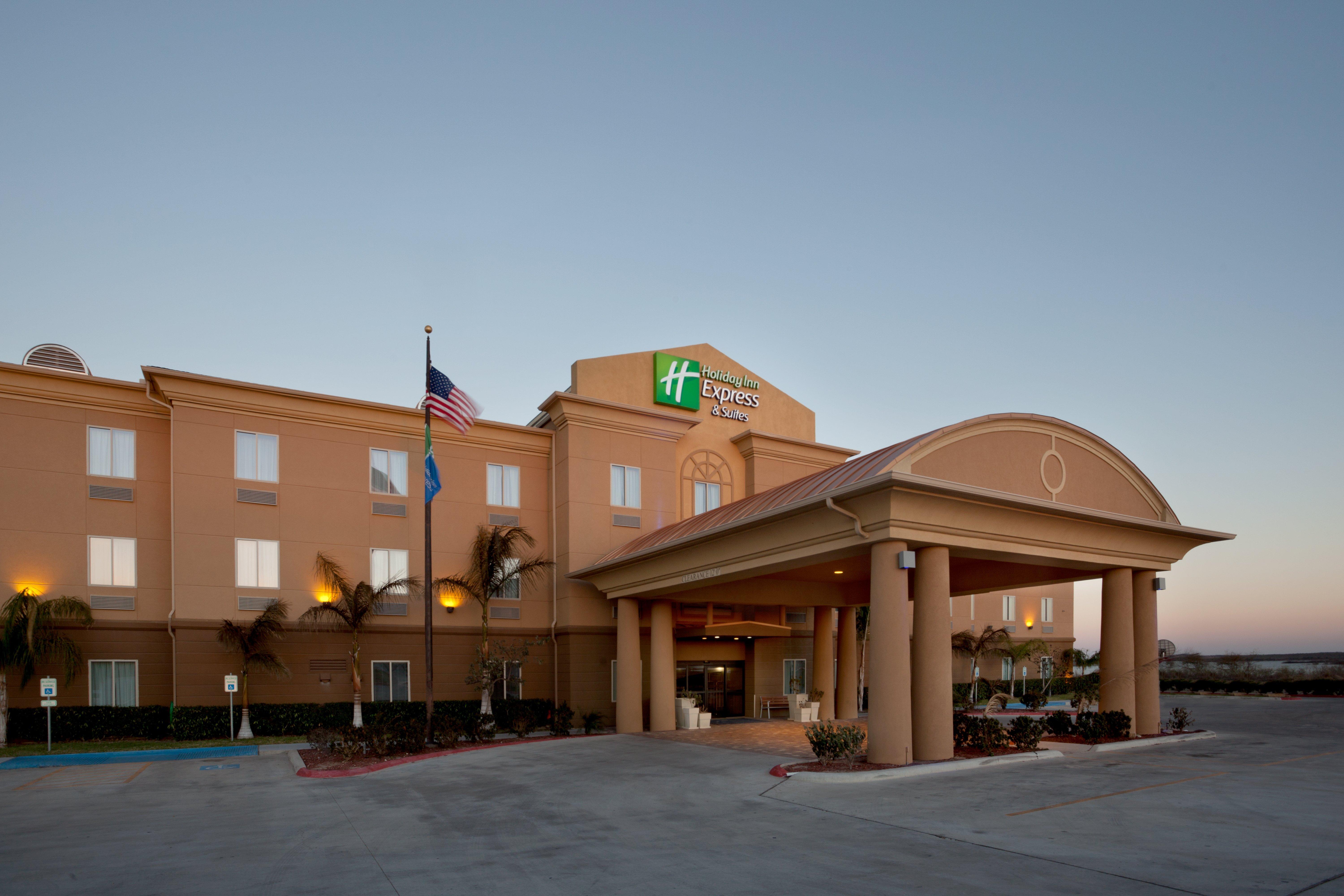 Holiday Inn Express Hotel & Suites Zapata By Ihg Exterior foto